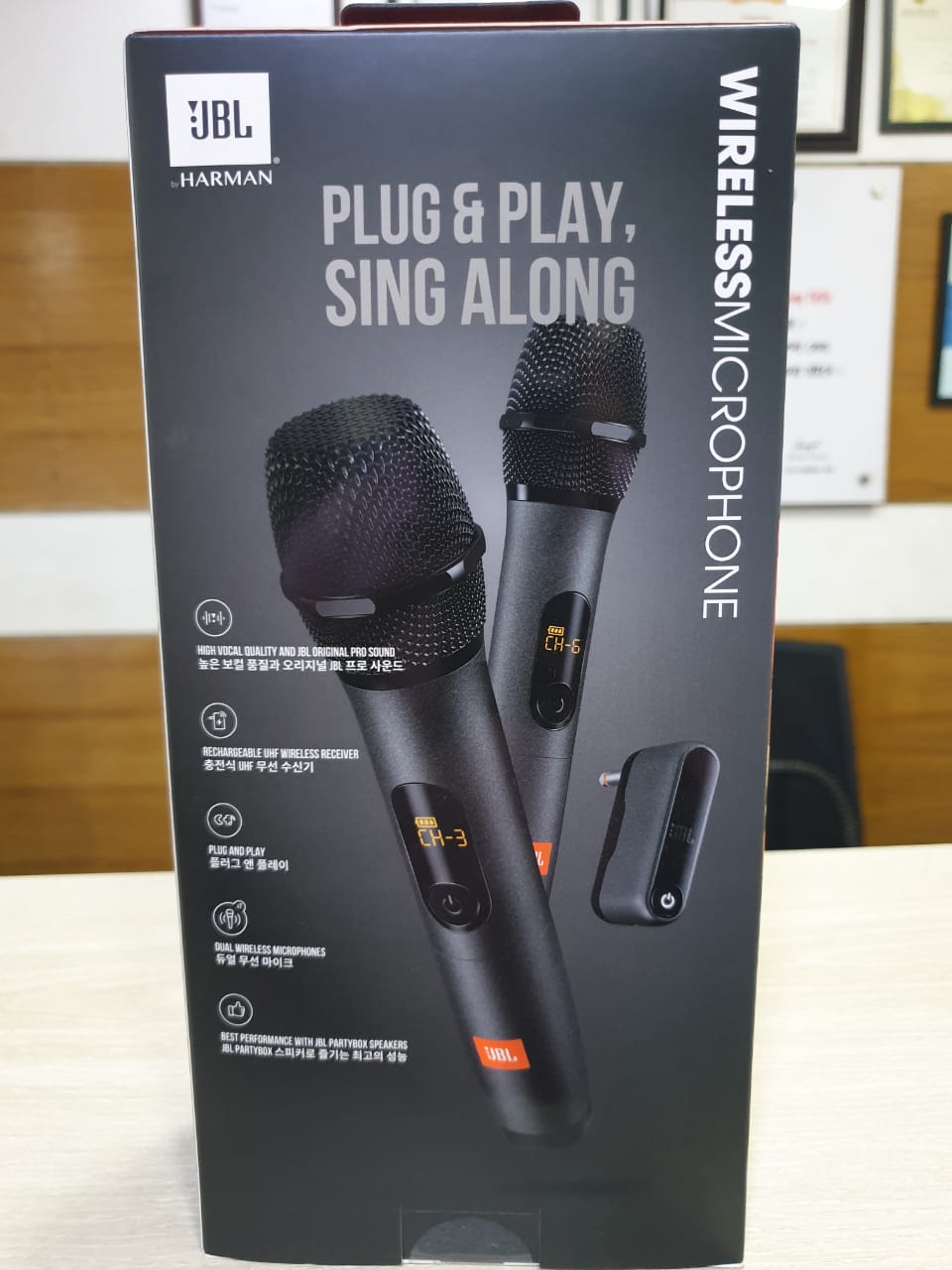 JBL Wireless Microphone with Two Microphone System